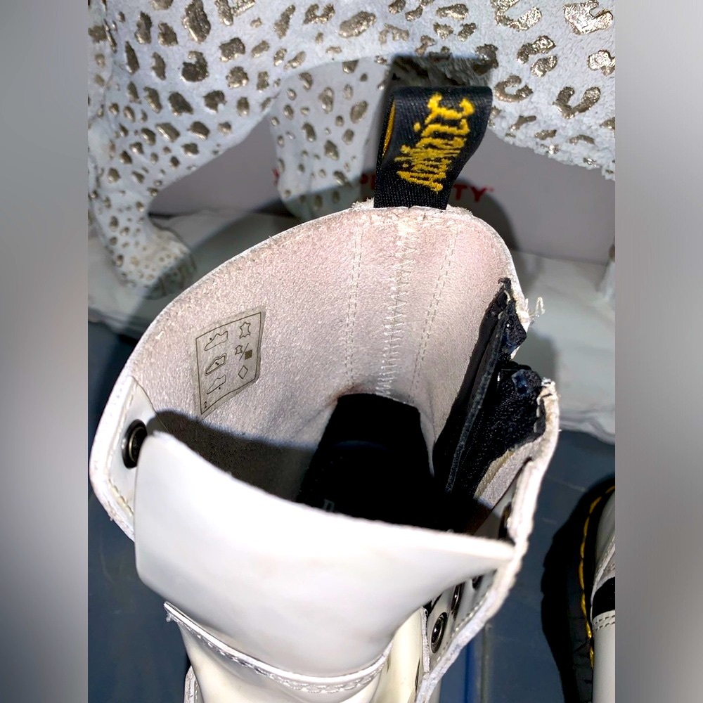 DR MARTENS WHITE JADON BOOT SMOOTH LEATHER PLATFORMS LADIES SIZE 5 US - Picture 11 of 16